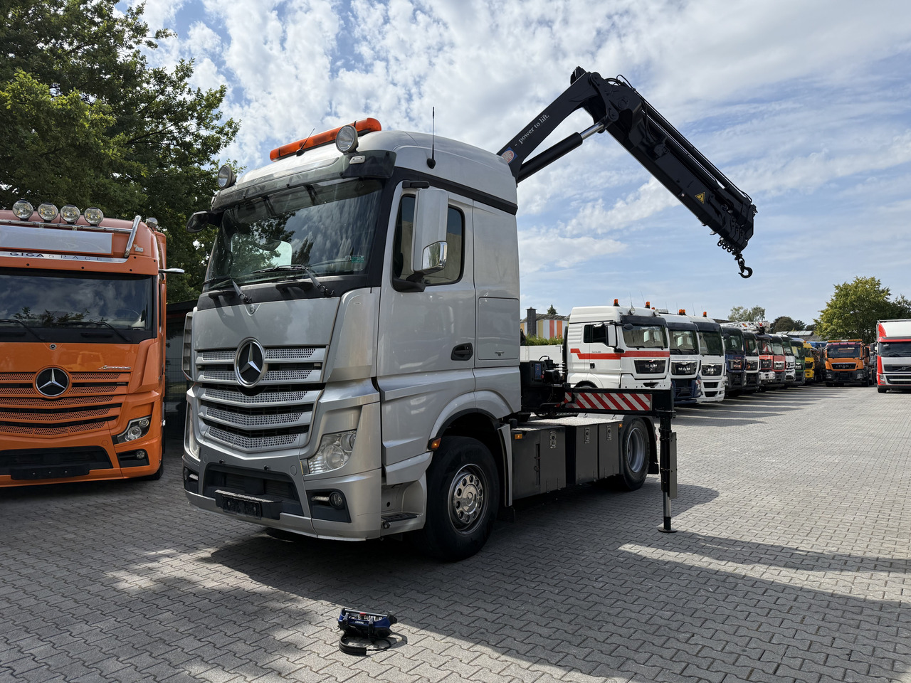 Mercedes-Benz Actros 1842LS Kran HMF 2020 bis 18 Meter - יחידת טרקטור: תמונה 1 Mercedes-Benz Actros 1842LS Kran HMF 2020 bis 18 Meter - יחידת טרקטור: תמונה 1