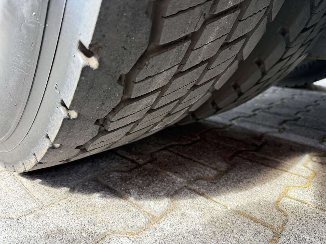 Mercedes-Benz Actros 1842LS Kran HMF 2020 bis 18 Meter - יחידת טרקטור: תמונה 3 Mercedes-Benz Actros 1842LS Kran HMF 2020 bis 18 Meter - יחידת טרקטור: תמונה 3