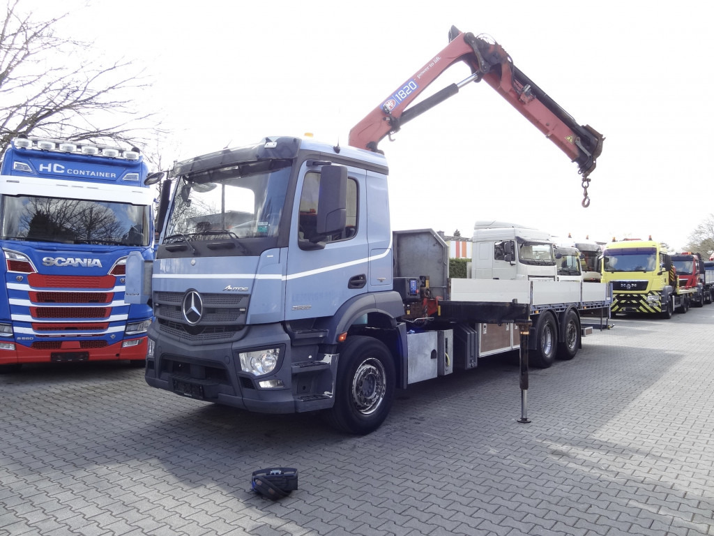 Mercedes-Benz Actros 2533 6X2 HMF 1820 Langmaterial - משאית צד נופל/ שטוחה, משאית מנוף: תמונה 1 Mercedes-Benz Actros 2533 6X2 HMF 1820 Langmaterial - משאית צד נופל/ שטוחה, משאית מנוף: תמונה 1