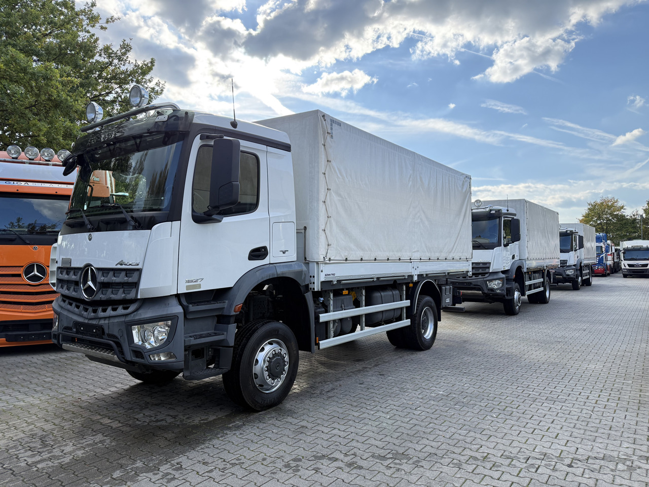Mercedes-Benz Arocs 1827 AK 4X4 Ex- - משאית עם שלדת תא: תמונה 1 Mercedes-Benz Arocs 1827 AK 4X4 Ex- - משאית עם שלדת תא: תמונה 1