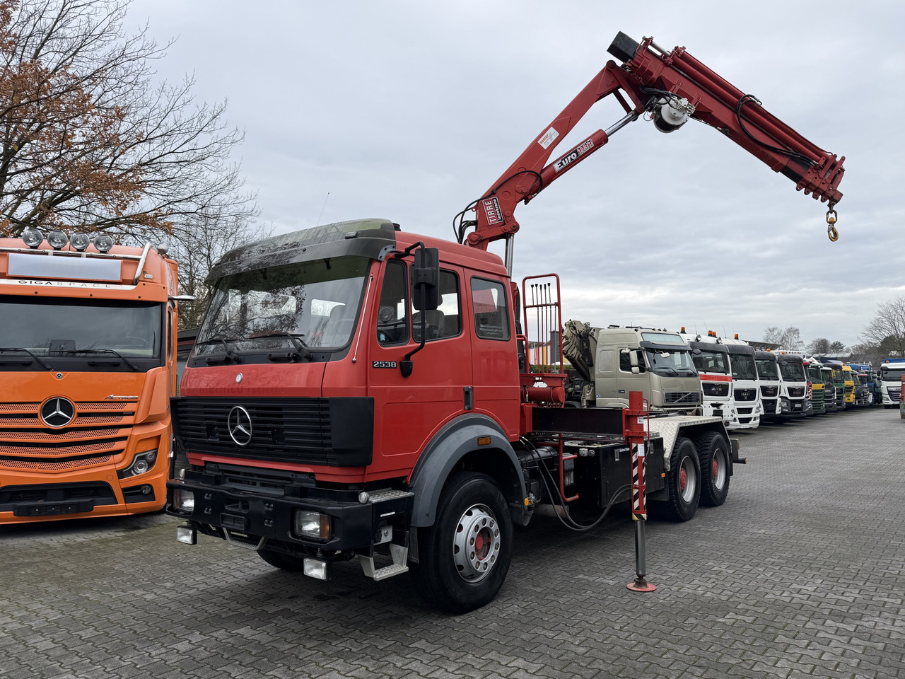 Mercedes-Benz SK 2538 6X4 Haken Kran/ Oldtimer/ Feuerwehr - משאית מנוף, משאית הרמת וו: תמונה 1 Mercedes-Benz SK 2538 6X4 Haken Kran/ Oldtimer/ Feuerwehr - משאית מנוף, משאית הרמת וו: תמונה 1