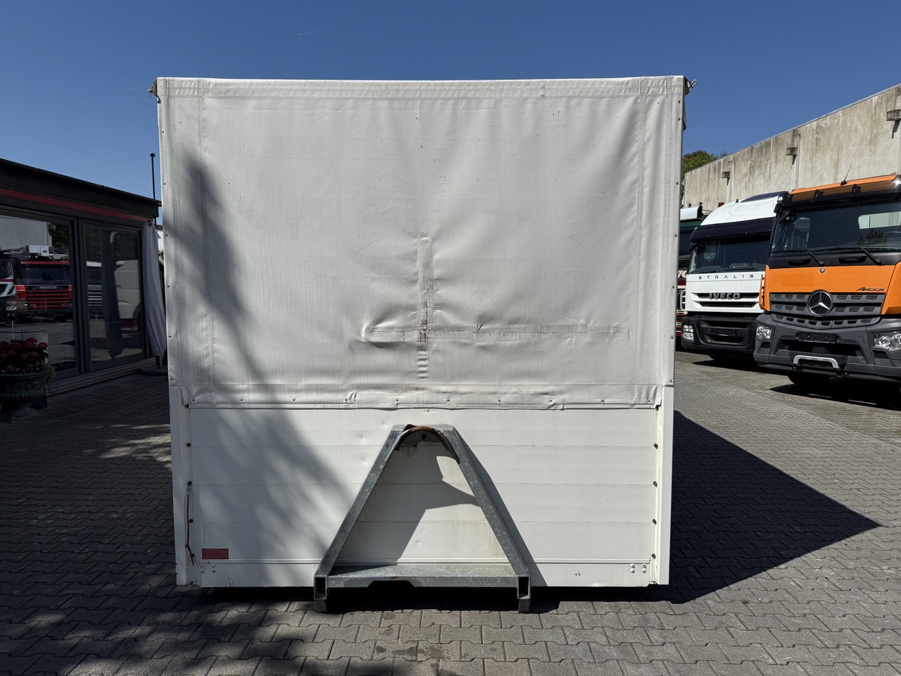 Plane/ Mulde/ Container Ex- Rotes Kreuz - מכולת גלגול: תמונה 3 Plane/ Mulde/ Container Ex- Rotes Kreuz - מכולת גלגול: תמונה 3