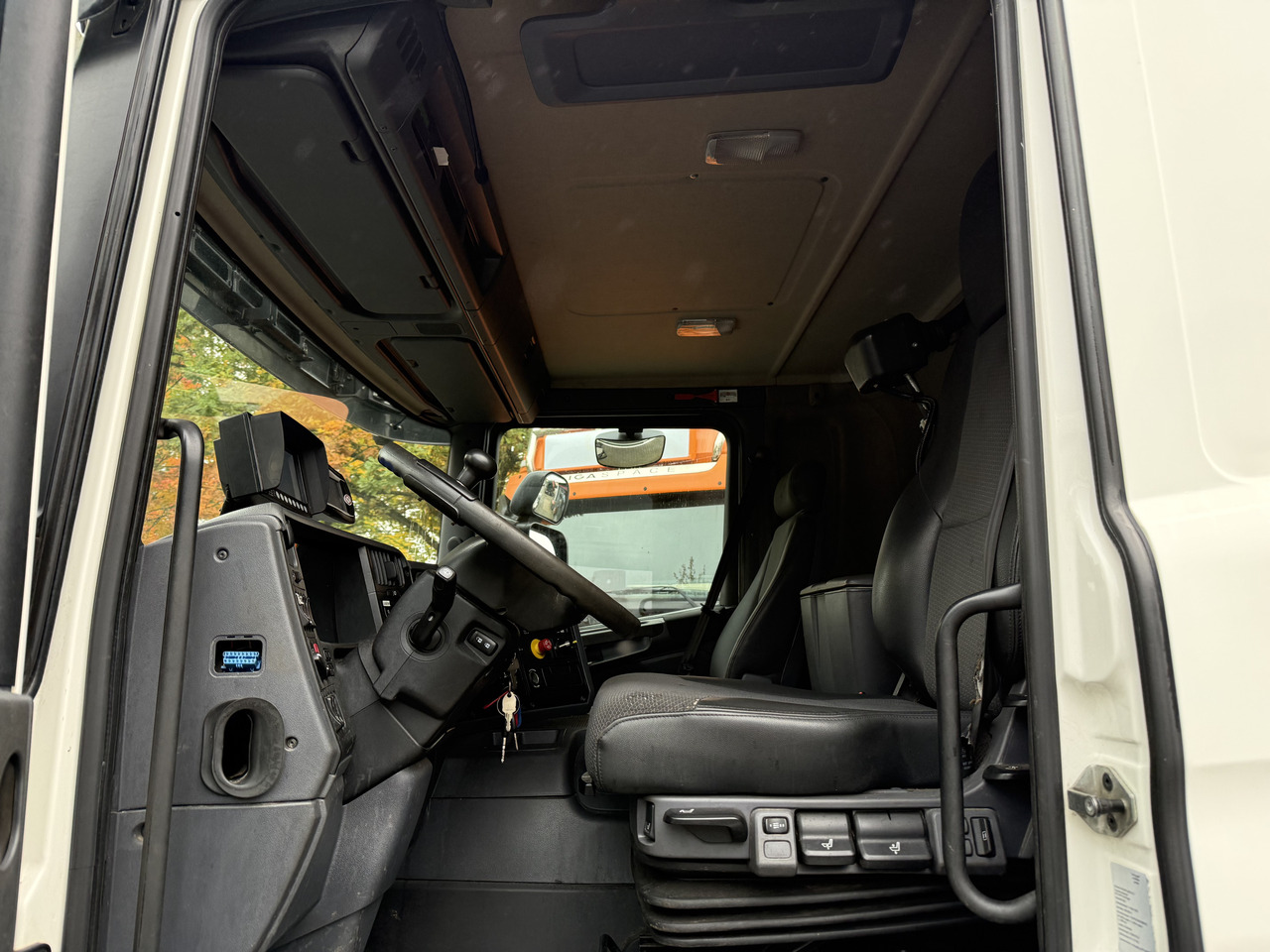 Scania P280 6X2*4 - משאית עם שלדת תא: תמונה 3 Scania P280 6X2*4 - משאית עם שלדת תא: תמונה 3