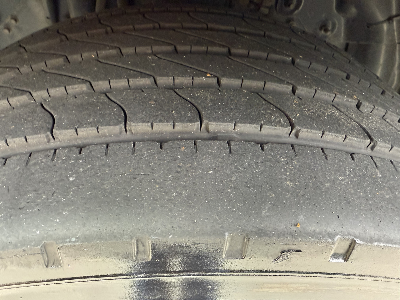 Scania P410 4X2 Palfinger PK 13001 - משאית צד נופל/ שטוחה, משאית מנוף: תמונה 2 Scania P410 4X2 Palfinger PK 13001 - משאית צד נופל/ שטוחה, משאית מנוף: תמונה 2