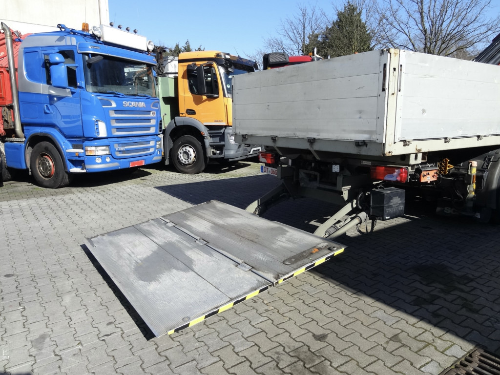 Scania R440 6X2*4 Kran HMF 3000 bis 30 Meter - משאית צד נופל/ שטוחה, משאית מנוף: תמונה 4 Scania R440 6X2*4 Kran HMF 3000 bis 30 Meter - משאית צד נופל/ שטוחה, משאית מנוף: תמונה 4