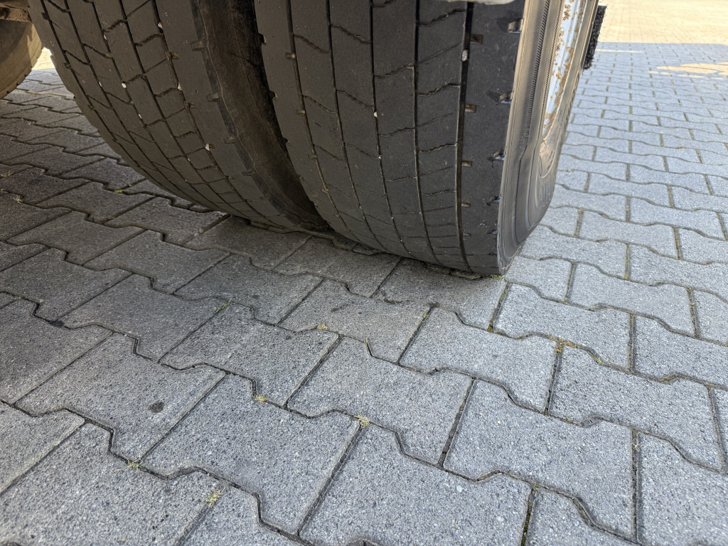 Volvo FM12 420 4X4 Kran MKG 300 bis 24 Meter - משאית צד נופל/ שטוחה, משאית מנוף: תמונה 4 Volvo FM12 420 4X4 Kran MKG 300 bis 24 Meter - משאית צד נופל/ שטוחה, משאית מנוף: תמונה 4