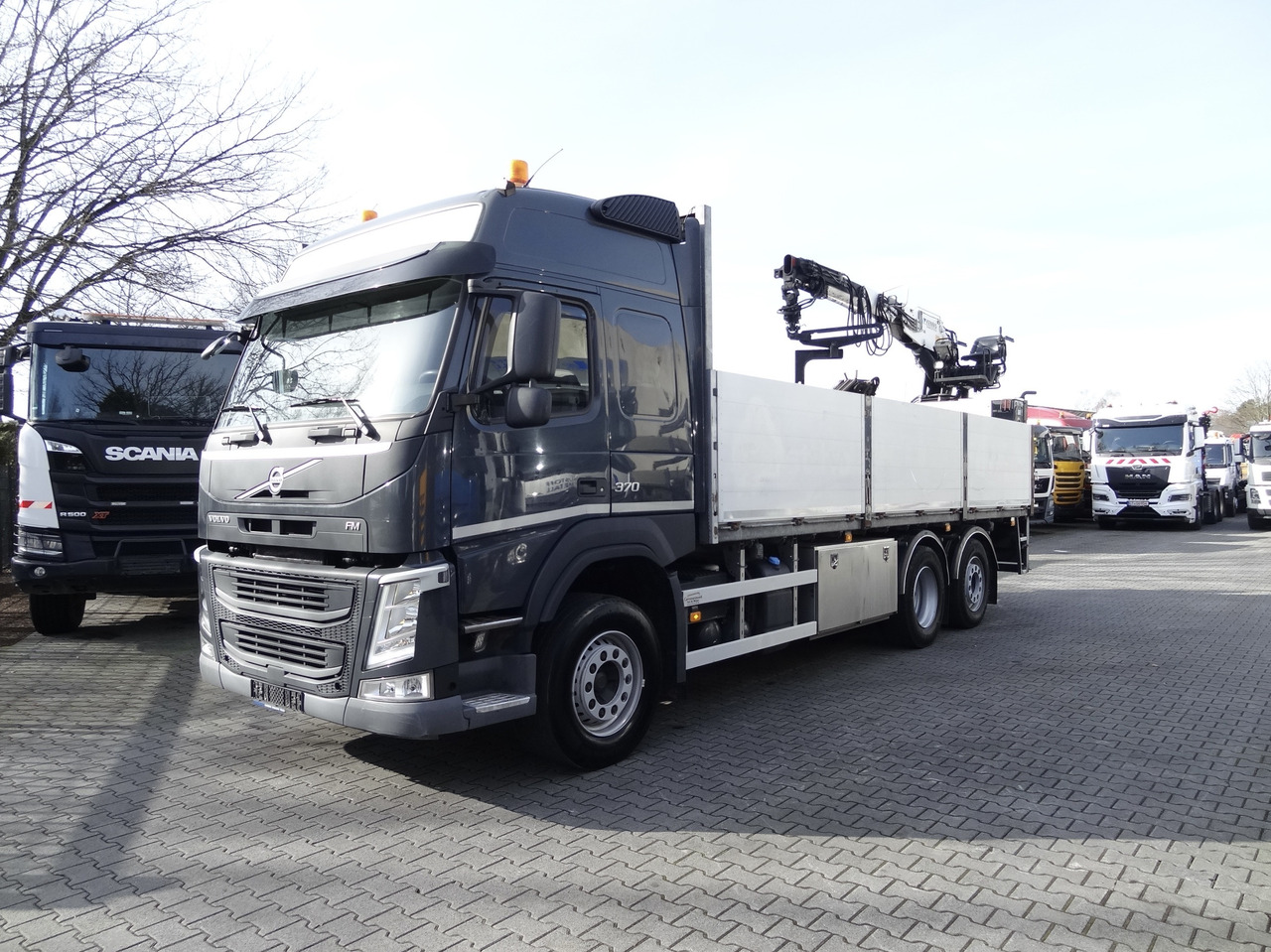 Volvo FM370 6X2*4 Kennis K14 Kran - משאית מנוף, משאית צד נופל/ שטוחה: תמונה 1 Volvo FM370 6X2*4 Kennis K14 Kran - משאית מנוף, משאית צד נופל/ שטוחה: תמונה 1