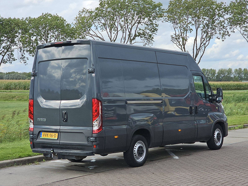 Iveco Daily - כלי רכב מסחרי עם לוח: תמונה 3 Iveco Daily - כלי רכב מסחרי עם לוח: תמונה 3
