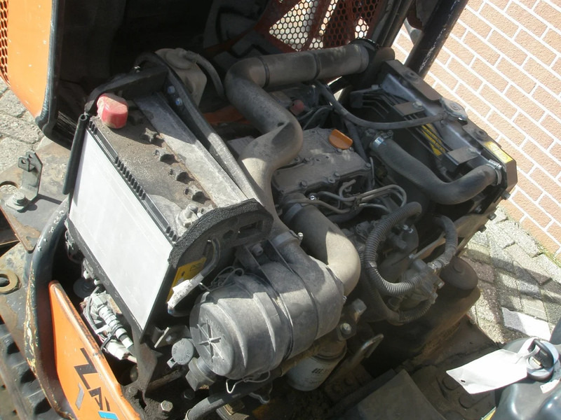 Hitachi ZX10U-2 - מיני מחפר: תמונה 5 Hitachi ZX10U-2 - מיני מחפר: תמונה 5