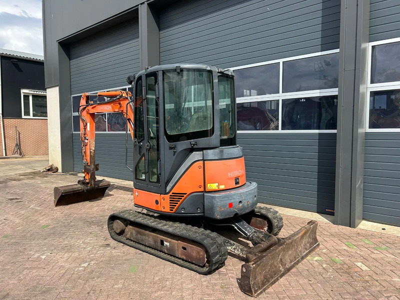 Hitachi ZX35U-2 - מיני מחפר: תמונה 2 Hitachi ZX35U-2 - מיני מחפר: תמונה 2