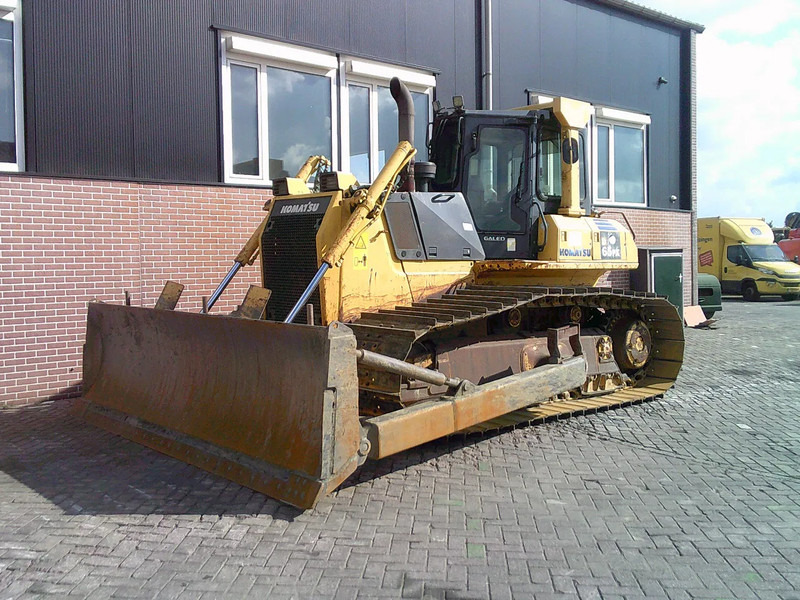 Komatsu D65PX-15 - דחפור: תמונה 1 Komatsu D65PX-15 - דחפור: תמונה 1