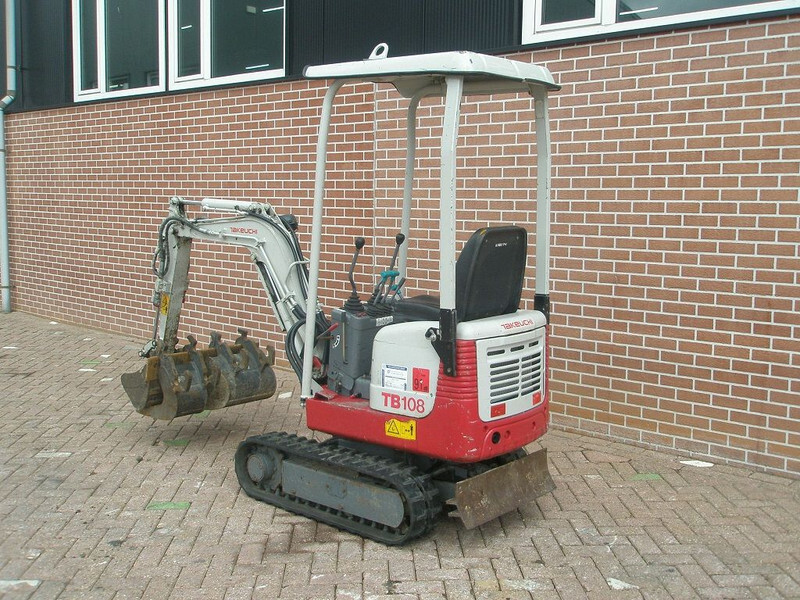 Takeuchi TB108 - מיני מחפר: תמונה 2 Takeuchi TB108 - מיני מחפר: תמונה 2