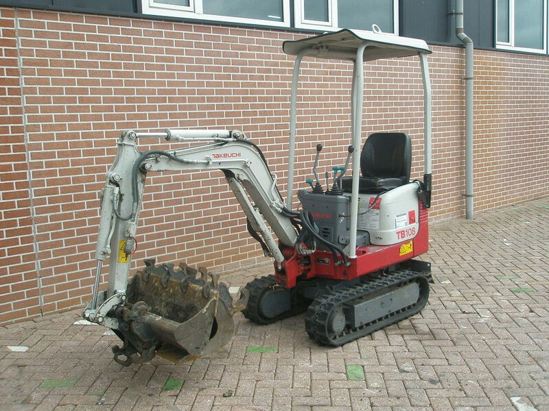 Takeuchi TB108 - מיני מחפר: תמונה 1 Takeuchi TB108 - מיני מחפר: תמונה 1