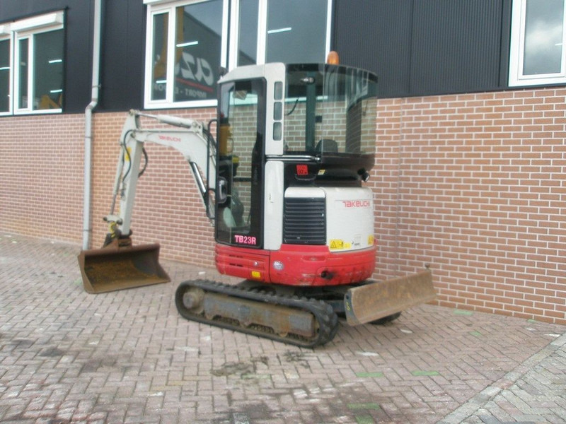 Takeuchi TB23R - מיני מחפר: תמונה 2 Takeuchi TB23R - מיני מחפר: תמונה 2