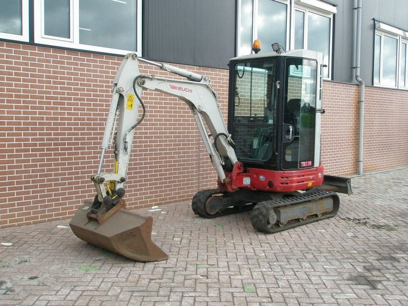 Takeuchi TB23R - מיני מחפר: תמונה 1 Takeuchi TB23R - מיני מחפר: תמונה 1