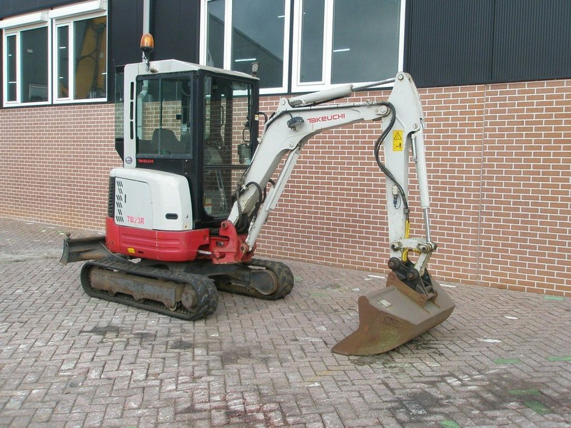 Takeuchi TB23R - מיני מחפר: תמונה 3 Takeuchi TB23R - מיני מחפר: תמונה 3