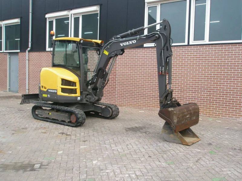 Volvo EC35D - מיני מחפר: תמונה 4 Volvo EC35D - מיני מחפר: תמונה 4