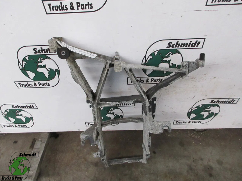 DAF 1396936 KOPLAMPBEUGEL LINKS DAF XF 105 EURO 5 - תא ופנים הרכב עבור משאית: תמונה 1 DAF 1396936 KOPLAMPBEUGEL LINKS DAF XF 105 EURO 5 - תא ופנים הרכב עבור משאית: תמונה 1