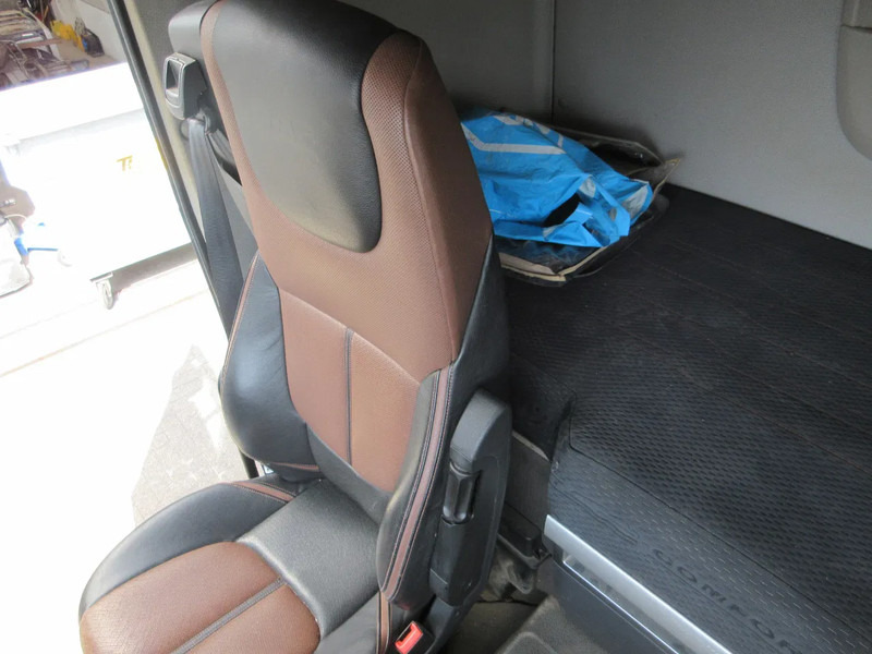 DAF 2109118 // 2109134 LEER LUX STOEL LUCHTGEVEEER RECHTS EN LINKS EURO 6 - מושב עבור משאית: תמונה 5 DAF 2109118 // 2109134 LEER LUX STOEL LUCHTGEVEEER RECHTS EN LINKS EURO 6 - מושב עבור משאית: תמונה 5