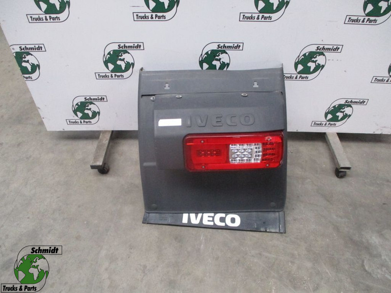 Iveco 5802240296 //41299389/ 41299388 RECHTS LAMP EN SPATBORSMET LED S WAY MODEL 2021 - פנס אחורי עבור משאית: תמונה 1 Iveco 5802240296 //41299389/ 41299388 RECHTS LAMP EN SPATBORSMET LED S WAY MODEL 2021 - פנס אחורי עבור משאית: תמונה 1