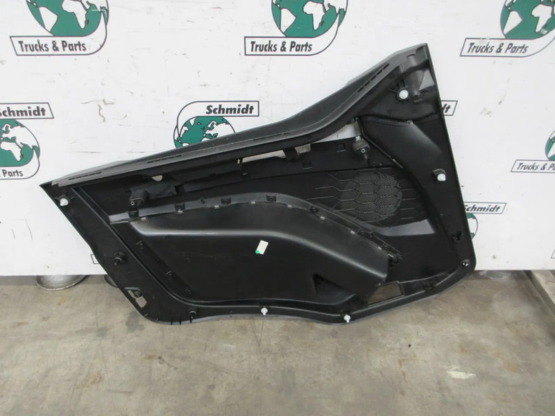 Iveco 5802243851 DEUR PANEEL IVECO S WAY RECHTS MODEL 2023 - תא ופנים הרכב עבור משאית: תמונה 2 Iveco 5802243851 DEUR PANEEL IVECO S WAY RECHTS MODEL 2023 - תא ופנים הרכב עבור משאית: תמונה 2