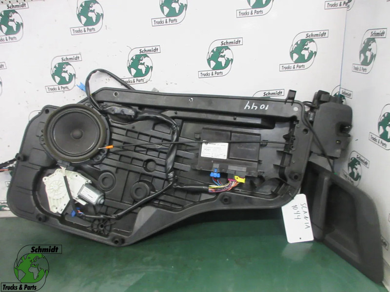 Scania 2718510 // 2708293 // 2306122 BINNENPANEEL DEUR RECHTS P 410 EURO 6 - תא ופנים הרכב עבור משאית: תמונה 1 Scania 2718510 // 2708293 // 2306122 BINNENPANEEL DEUR RECHTS P 410 EURO 6 - תא ופנים הרכב עבור משאית: תמונה 1