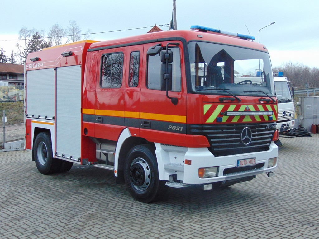 MERCEDES-BENZ Actros 2031 V8 GICAR - משאית אש: תמונה 2 MERCEDES-BENZ Actros 2031 V8 GICAR - משאית אש: תמונה 2