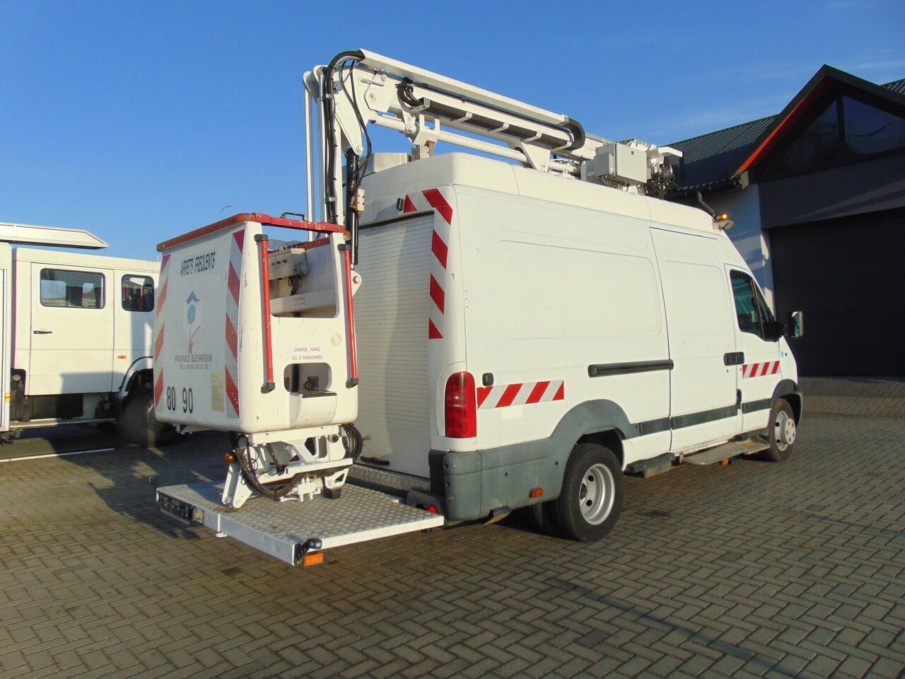 RENAULT Mascott 2,8dCi 110 L2H3 France Elevateur 152TTF 162TTF - פלטפורמה אווירית: תמונה 4 RENAULT Mascott 2,8dCi 110 L2H3 France Elevateur 152TTF 162TTF - פלטפורמה אווירית: תמונה 4