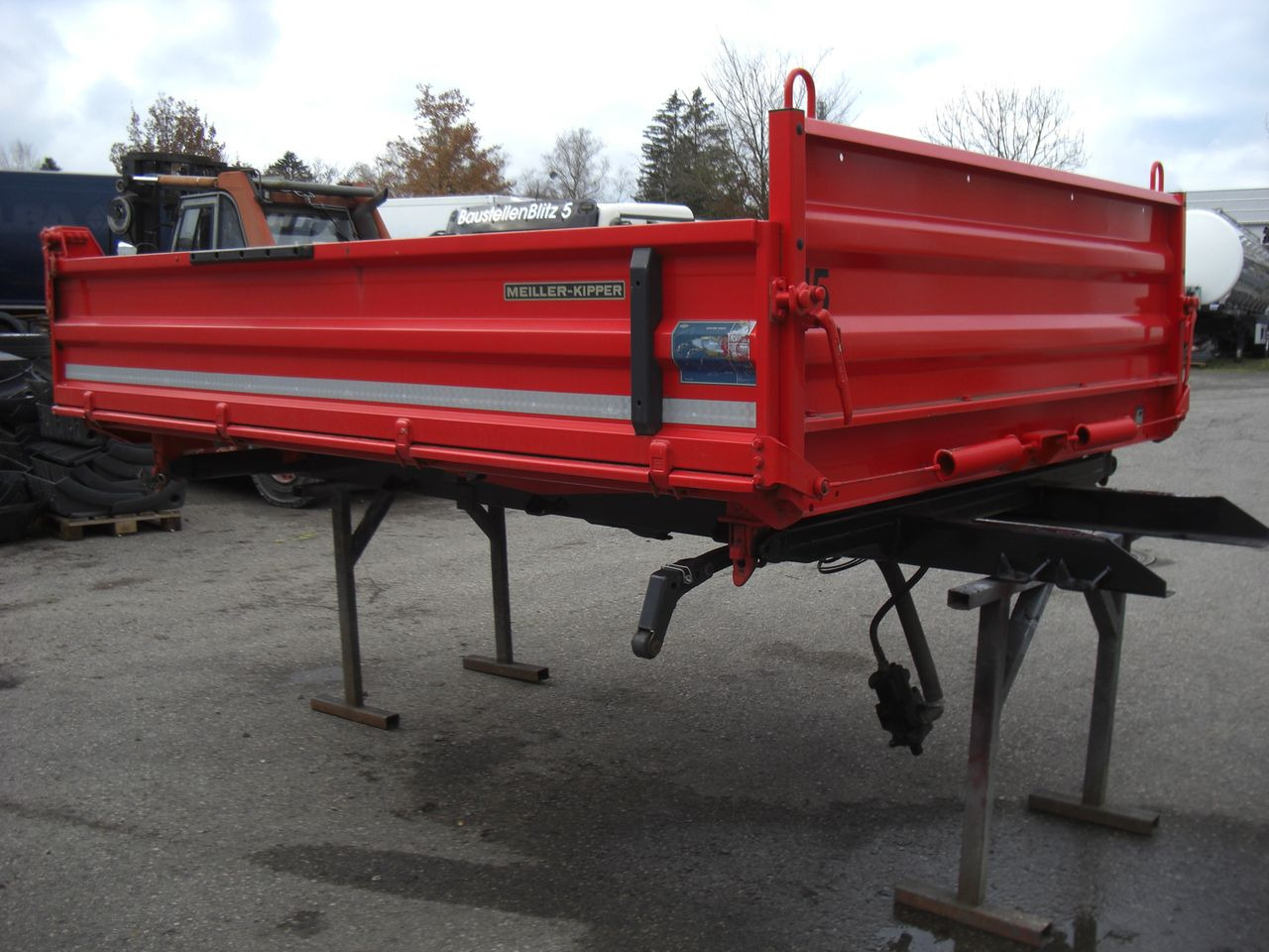 Meiller Kipper 3 Seiten Kipper - גוף מזהיר: תמונה 1 Meiller Kipper 3 Seiten Kipper - גוף מזהיר: תמונה 1