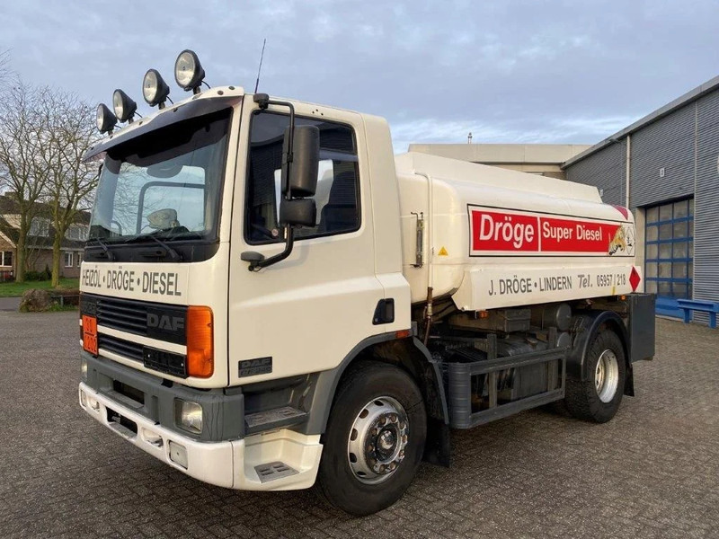 DAF 65CF-240 / FULL STEEL / POMP / 3 COMPARTIMENTS / 8350 LITER / ONLY:25969 KM / EURO-2 / MANUAL / GOOD CONDITION - משאית מכל: תמונה 1 DAF 65CF-240 / FULL STEEL / POMP / 3 COMPARTIMENTS / 8350 LITER / ONLY:25969 KM / EURO-2 / MANUAL / GOOD CONDITION - משאית מכל: תמונה 1
