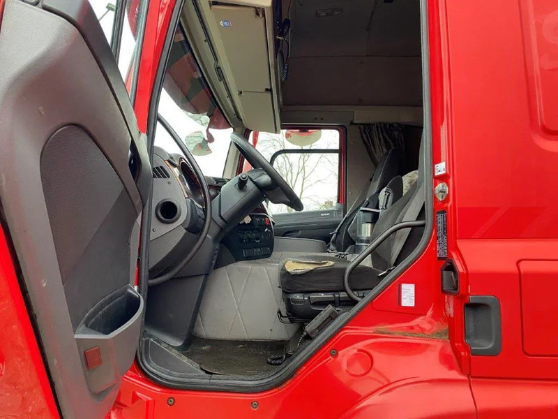 Interior photo 1: משאית תיבה DAF CF400 / CURTAIN SAILS / BIG PLATFORM 2500 KG / DEB / NAVI / FULL-AIR / LWDS / ACC / AUTOMATIC / EURO-6 / 2015