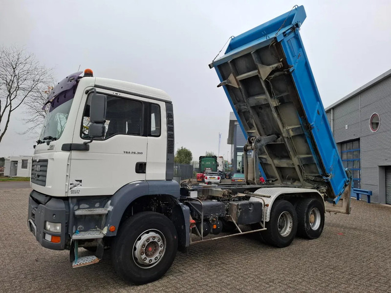 MAN TGA 26.310 / 6X4 / 2XBIG AXLE / 2SIDE TIPPER / ONLY:545423 KM / TUV:06-05-2026 / FULL-STEEL / AIRCO / MANUAL / EURO-4 / 2005 - מזהיר: תמונה 1 MAN TGA 26.310 / 6X4 / 2XBIG AXLE / 2SIDE TIPPER / ONLY:545423 KM / TUV:06-05-2026 / FULL-STEEL / AIRCO / MANUAL / EURO-4 / 2005 - מזהיר: תמונה 1