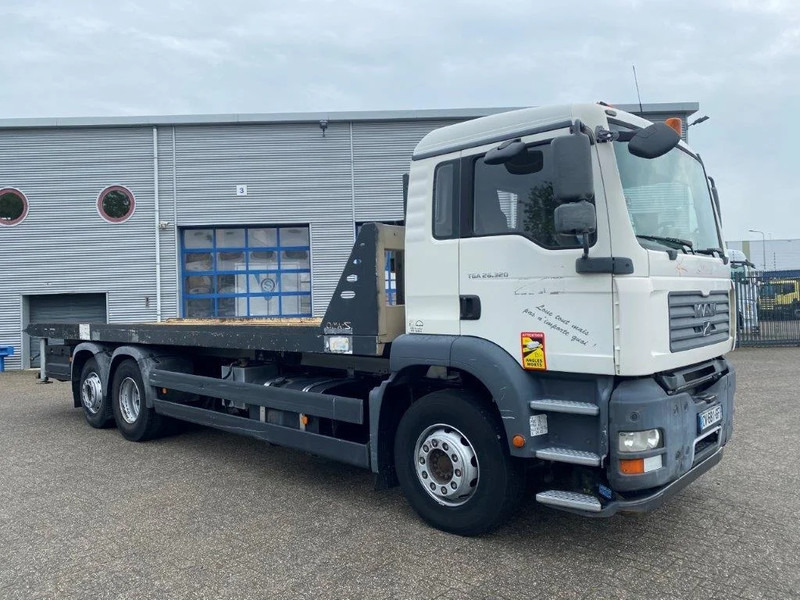 MAN TGA26.320 / SLIDING PLATEAU / WINCH / LIFT AXLE / MACHINE CARRIER / MANUAL / EURO-4 / 2007 - משאית צד נופל/ שטוחה: תמונה 4 MAN TGA26.320 / SLIDING PLATEAU / WINCH / LIFT AXLE / MACHINE CARRIER / MANUAL / EURO-4 / 2007 - משאית צד נופל/ שטוחה: תמונה 4