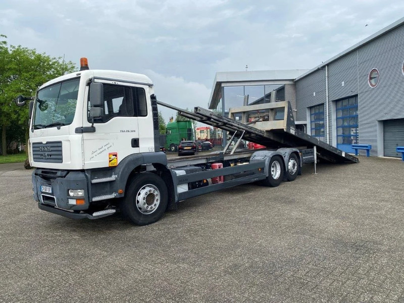 MAN TGA26.320 / SLIDING PLATEAU / WINCH / LIFT AXLE / MACHINE CARRIER / MANUAL / EURO-4 / 2007 - משאית צד נופל/ שטוחה: תמונה 1 MAN TGA26.320 / SLIDING PLATEAU / WINCH / LIFT AXLE / MACHINE CARRIER / MANUAL / EURO-4 / 2007 - משאית צד נופל/ שטוחה: תמונה 1