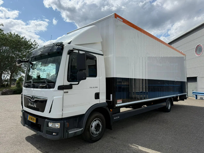 MAN TGL12.190 / NL TRUCK / ONLY:532353 KM / TUV:30-08-2025 / PLATFORM 1500KG / AIRCO / AUTOMATIC / EURO-6 / 2018 - משאית תיבה: תמונה 1 MAN TGL12.190 / NL TRUCK / ONLY:532353 KM / TUV:30-08-2025 / PLATFORM 1500KG / AIRCO / AUTOMATIC / EURO-6 / 2018 - משאית תיבה: תמונה 1