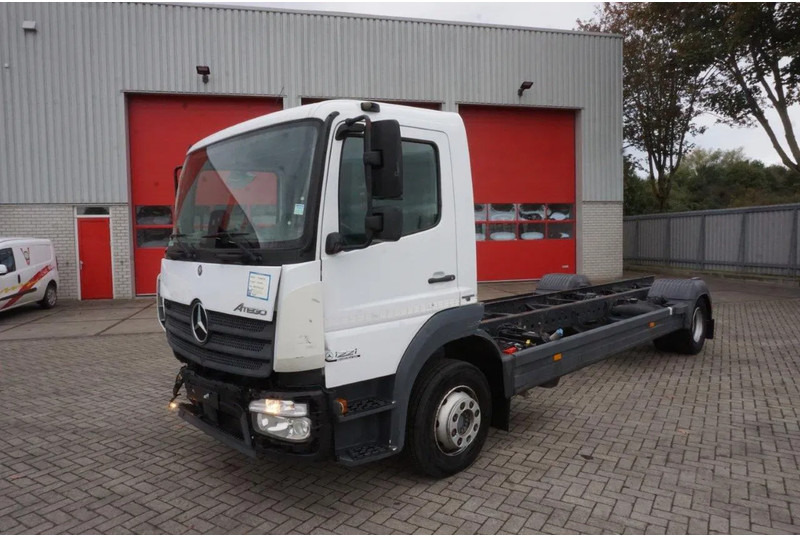 Mercedes-Benz ATEGO 1221 / ENGINE RUNNING / ONLY:253095 KM / AUTOMATIC / EURO-6 / 2017 - משאית עם שלדת תא: תמונה 1 Mercedes-Benz ATEGO 1221 / ENGINE RUNNING / ONLY:253095 KM / AUTOMATIC / EURO-6 / 2017 - משאית עם שלדת תא: תמונה 1