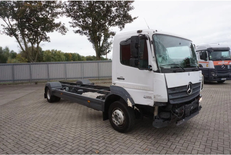 Mercedes-Benz ATEGO 1221 / ENGINE RUNNING / ONLY:253095 KM / AUTOMATIC / EURO-6 / 2017 - משאית עם שלדת תא: תמונה 2 Mercedes-Benz ATEGO 1221 / ENGINE RUNNING / ONLY:253095 KM / AUTOMATIC / EURO-6 / 2017 - משאית עם שלדת תא: תמונה 2