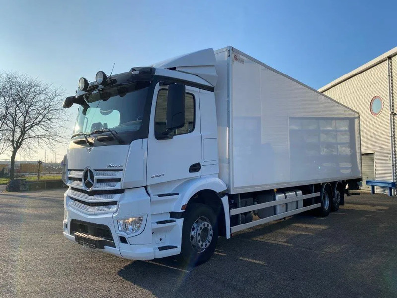 Mercedes-Benz Antos 2533 / LIFT AXLE / HEATED CLOSED BOX / PLATFORM 2000 KG / ONLY:506959 KM / SIDE DOOR / AUTOMATIC / EURO-6 / 2019 - משאית תיבה: תמונה 1 Mercedes-Benz Antos 2533 / LIFT AXLE / HEATED CLOSED BOX / PLATFORM 2000 KG / ONLY:506959 KM / SIDE DOOR / AUTOMATIC / EURO-6 / 2019 - משאית תיבה: תמונה 1