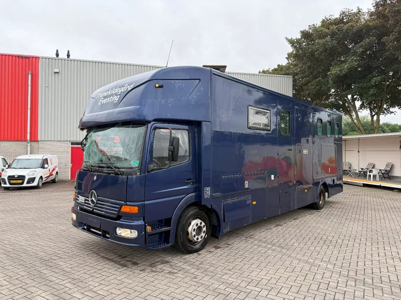 Mercedes-Benz Atego 1223 / ENGINE RUNNING / ONLY:159450 KM / HORSETRUCK / HEATED BOX / WATERTANK / LIVING ROOM / EURO-2 / MANUAL / 1998 - משאית סוסים: תמונה 1 Mercedes-Benz Atego 1223 / ENGINE RUNNING / ONLY:159450 KM / HORSETRUCK / HEATED BOX / WATERTANK / LIVING ROOM / EURO-2 / MANUAL / 1998 - משאית סוסים: תמונה 1