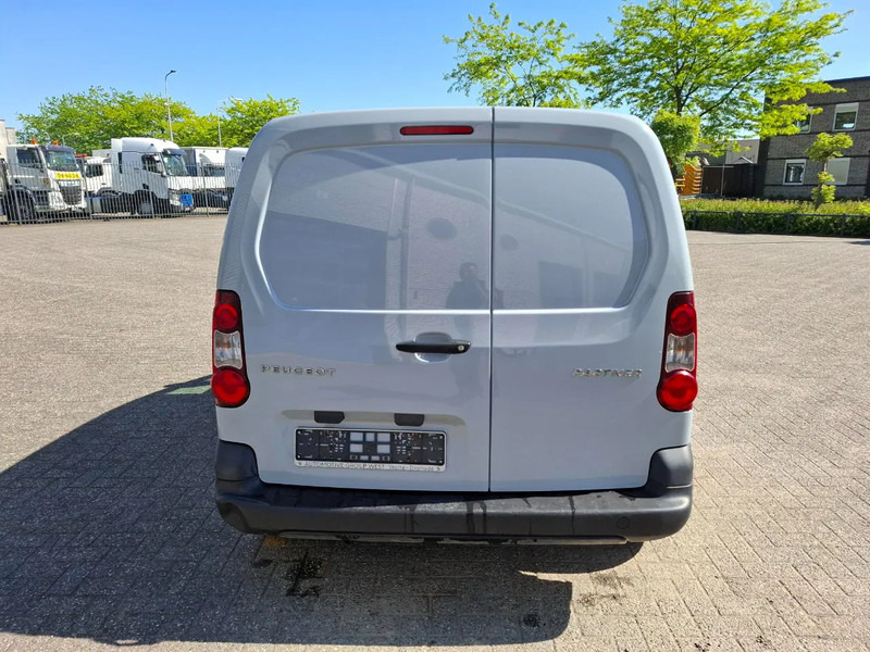 Peugeot Partner 1.6 HDI / TUV:12-01-2026 / AIRCO / CLOSED BOX / MANUAL / EURO-5 b / 2015 - כלי רכב מסחרי קטן: תמונה 4 Peugeot Partner 1.6 HDI / TUV:12-01-2026 / AIRCO / CLOSED BOX / MANUAL / EURO-5 b / 2015 - כלי רכב מסחרי קטן: תמונה 4