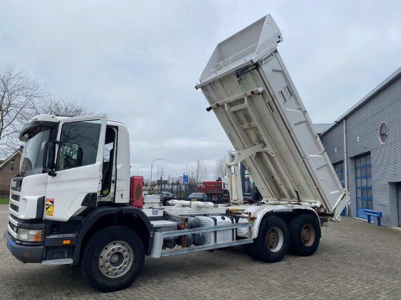 Scania 124-400 / 6X4 / RETARDER / BIG AXLE / FULL STEEL / 2SIDE TIPPER / OLD TACHO / AIRCO / MANUAL / EURO-2 / 2000 - מזהיר: תמונה 2 Scania 124-400 / 6X4 / RETARDER / BIG AXLE / FULL STEEL / 2SIDE TIPPER / OLD TACHO / AIRCO / MANUAL / EURO-2 / 2000 - מזהיר: תמונה 2