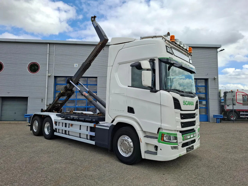 Scania NGS R500 / RETARDER / AJK HOOK 22 TON / LIFT+LENKACHSE / TUV:17-06-2026 / NAVI / LWDS / ALCOA / LEATHER / AUTOMATIC / EURO-6 / 2 - משאית הרמת וו: תמונה 2 Scania NGS R500 / RETARDER / AJK HOOK 22 TON / LIFT+LENKACHSE / TUV:17-06-2026 / NAVI / LWDS / ALCOA / LEATHER / AUTOMATIC / EURO-6 / 2 - משאית הרמת וו: תמונה 2