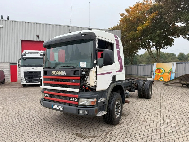 Scania P124-420 / ENGINE RUNNING / RETARDER / BIG AXLE / FULL-STEEL / ONLY: 540918 KM / OLD TACHO / AIRCO / MANUAL / EURO-3 / 2002 - משאית עם שלדת תא: תמונה 1 Scania P124-420 / ENGINE RUNNING / RETARDER / BIG AXLE / FULL-STEEL / ONLY: 540918 KM / OLD TACHO / AIRCO / MANUAL / EURO-3 / 2002 - משאית עם שלדת תא: תמונה 1
