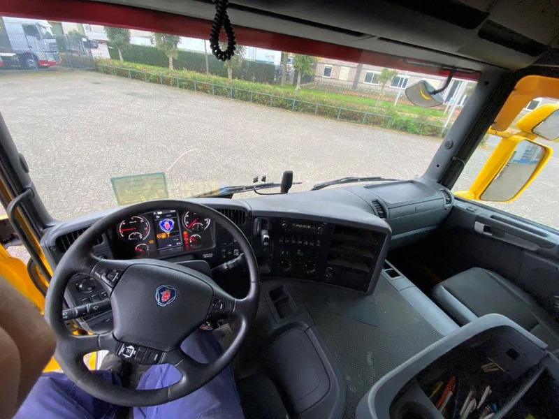 Interior photo 1: משאית עם שלדת תא Scania P250 / NL TRUCK / TUV:17-07-2025 / LWDS / FULL-AIR / GOOD CONDITION / AUTOMATIC / EURO-6 / 2015