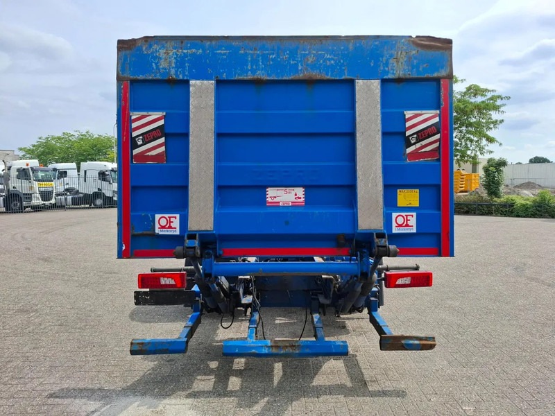Scania R580 V8 / RETARDER / LIFT+LENKACHSE / FULL-AIR / PLATFORM 2000 KG / LEATHER / AIRCO / AUTOMATIC / EURO-6 / 2015 - משאית עם שלדת תא: תמונה 4 Scania R580 V8 / RETARDER / LIFT+LENKACHSE / FULL-AIR / PLATFORM 2000 KG / LEATHER / AIRCO / AUTOMATIC / EURO-6 / 2015 - משאית עם שלדת תא: תמונה 4