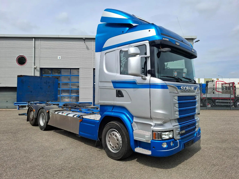 Scania R580 V8 / RETARDER / LIFT+LENKACHSE / FULL-AIR / PLATFORM 2000 KG / LEATHER / AIRCO / AUTOMATIC / EURO-6 / 2015 - משאית עם שלדת תא: תמונה 2 Scania R580 V8 / RETARDER / LIFT+LENKACHSE / FULL-AIR / PLATFORM 2000 KG / LEATHER / AIRCO / AUTOMATIC / EURO-6 / 2015 - משאית עם שלדת תא: תמונה 2
