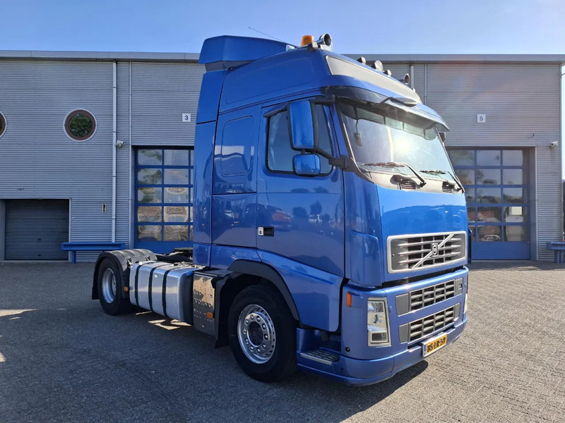 Volvo FH13-400 / HYDRAULICS / NL TRUCK / TUV:14-09-2025 / GLOBETROTTER / FRIGDE / AIRCO / AUTOMATIC / EURO-5 / 2006 - יחידת טרקטור: תמונה 2 Volvo FH13-400 / HYDRAULICS / NL TRUCK / TUV:14-09-2025 / GLOBETROTTER / FRIGDE / AIRCO / AUTOMATIC / EURO-5 / 2006 - יחידת טרקטור: תמונה 2