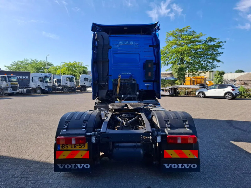 Volvo FH13-400 / HYDRAULICS / NL TRUCK / TUV:14-09-2025 / GLOBETROTTER / FRIGDE / AIRCO / AUTOMATIC / EURO-5 / 2006 - יחידת טרקטור: תמונה 4 Volvo FH13-400 / HYDRAULICS / NL TRUCK / TUV:14-09-2025 / GLOBETROTTER / FRIGDE / AIRCO / AUTOMATIC / EURO-5 / 2006 - יחידת טרקטור: תמונה 4