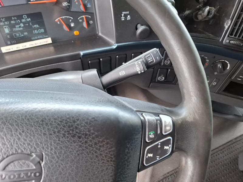 משאית תיבה Volvo FH13-420 / NL TRUCK / PLATFORM 2000KG / AIRCO / FRIDGE / AUTOMATIC / EURO-5 / 2010: תמונה 19 משאית תיבה Volvo FH13-420 / NL TRUCK / PLATFORM 2000KG / AIRCO / FRIDGE / AUTOMATIC / EURO-5 / 2010: תמונה 19