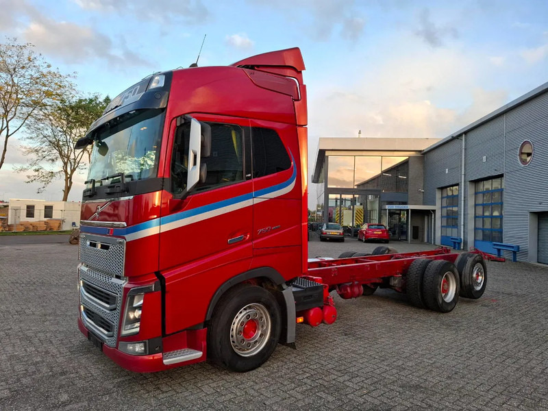 Volvo FH16-750 / BIG AXLE / VEB+ / ONLY:679711 KM / DYNAMIC STEERING / NAVI / LWDS / FULL-AIR / AUTOMATIC / EURO-6 / 2018 - משאית עם שלדת תא: תמונה 1 Volvo FH16-750 / BIG AXLE / VEB+ / ONLY:679711 KM / DYNAMIC STEERING / NAVI / LWDS / FULL-AIR / AUTOMATIC / EURO-6 / 2018 - משאית עם שלדת תא: תמונה 1